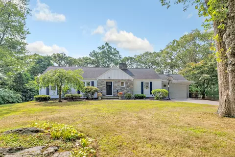 14 Hillcrest Rd, Trumbull, CT 06611