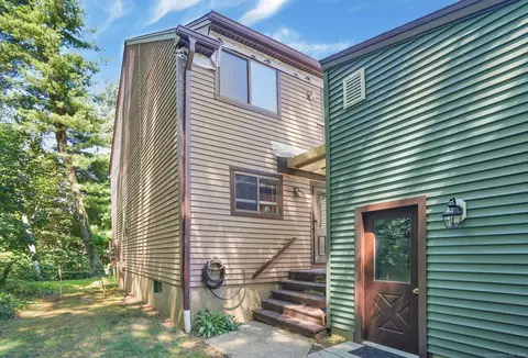 171 Wynwood Dr #171, Enfield, CT 06082