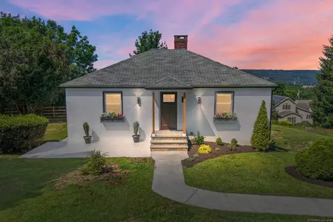 71 Academy Hill Rd, Derby, CT 06418