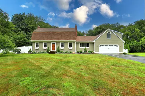 48 Old Castle Dr, Monroe, CT 06468