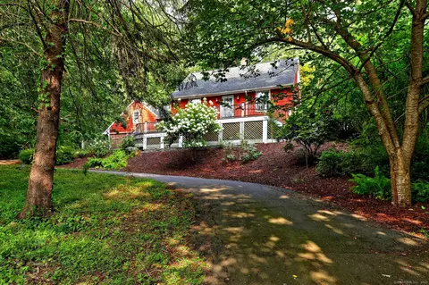 643 Dogwood Rd, Orange, CT 06477