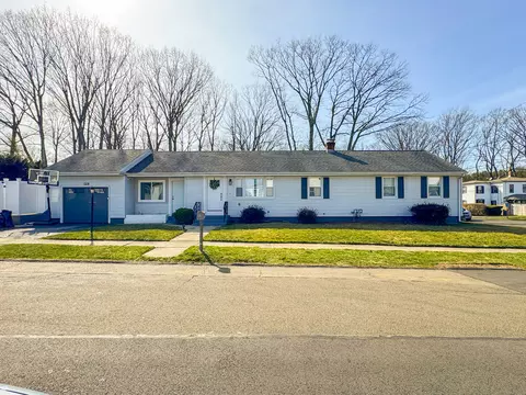 20 Lincoln Pl, West Haven, CT 06516