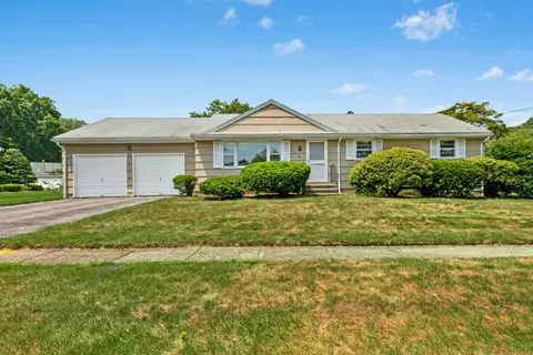 60 Red Coach Dr, Stratford, CT 06614