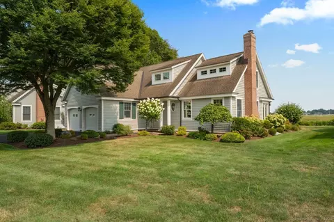 81 Coulter St #4, Old Saybrook, CT 06475