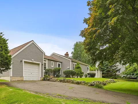 3165 Old Town Rd, Bridgeport, CT 06606