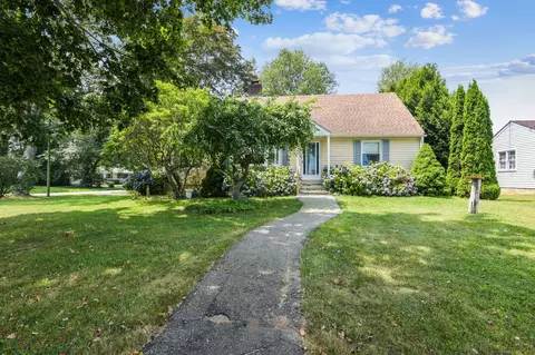 43 Eastwood Rd, Groton, CT 06340