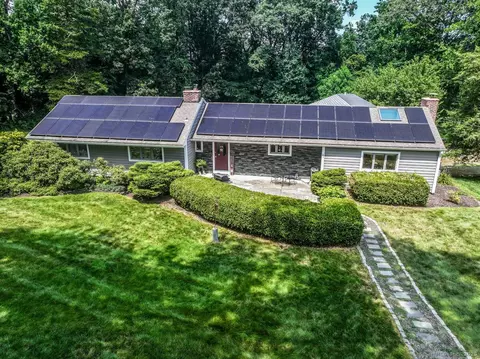 4 Music Hill Rd, Brookfield, CT 06804