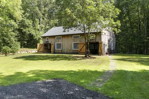 586 Middletown Rd, Colchester, CT 06415