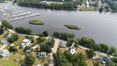 70 River Rd, Pawcatuck, CT 06379