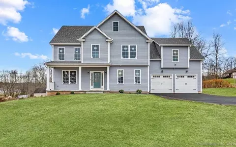 62 Cornwall St, Portland, CT 06480