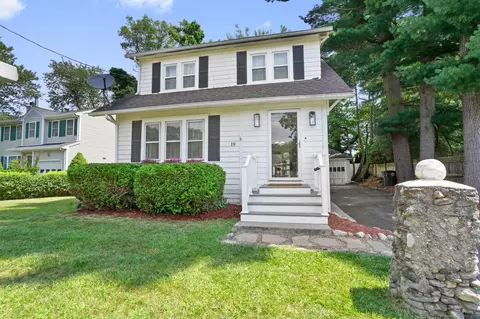 19 Raycroft St, Milford, CT 06461