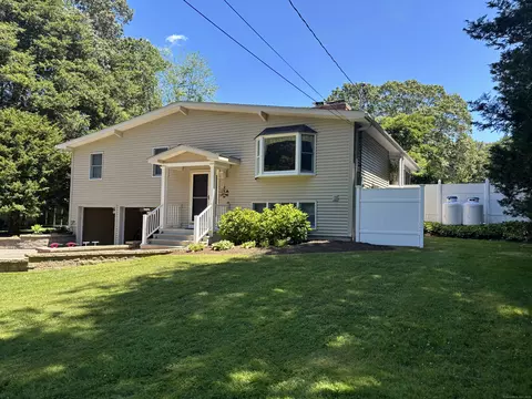 9 Lantern Ln, Niantic, CT 06357