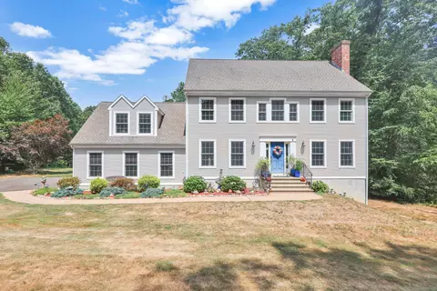 4 Huntington Dr, Moodus, CT 06469