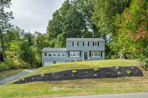 660 W Woods Rd, Hamden, CT 06518
