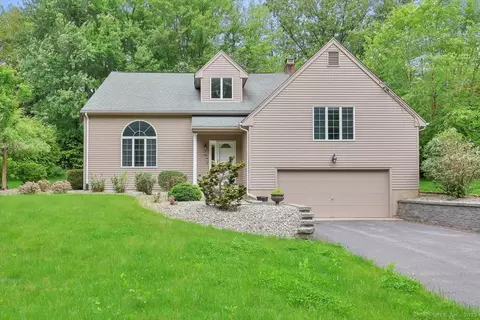84 Shadow Ln, Cromwell, CT 06416