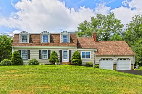 55 Kings Hwy, North Haven, CT 06473