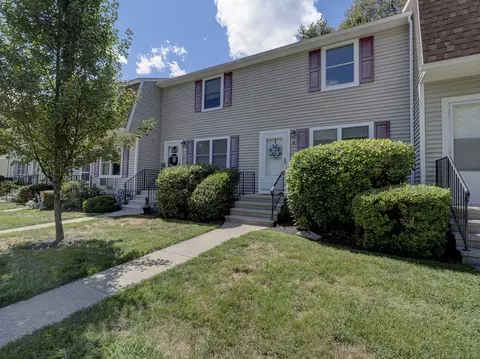 69 Brentwood Dr #69, Wallingford, CT 06492