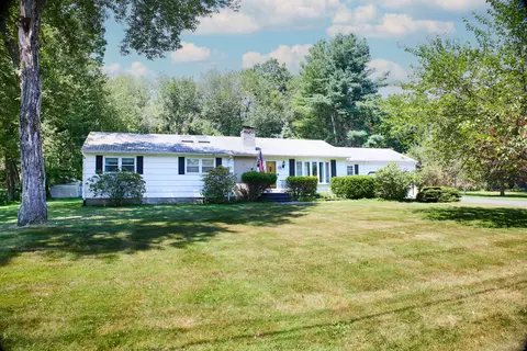 30 Chalon Rd, Trumbull, CT 06611