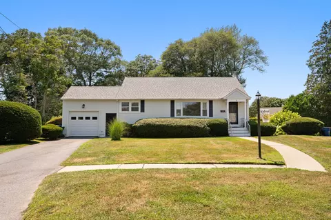 8 Sunset Dr, Waterford, CT 06385