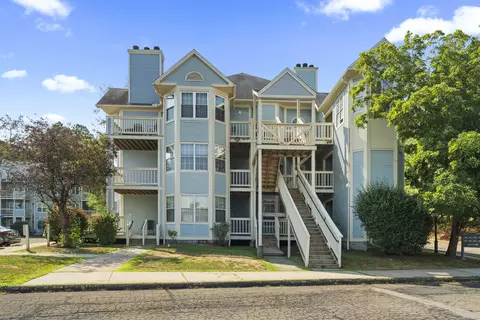 75 Redwood Dr #607, East Haven, CT 06513