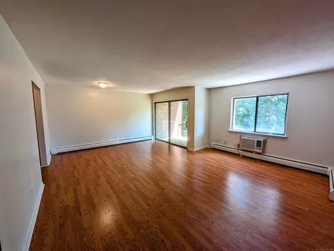925 High Path Rd #925, Windsor, CT 06095
