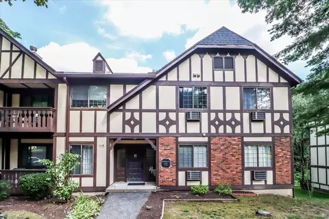 2 Essex Ct #2, Brookfield, CT 06804