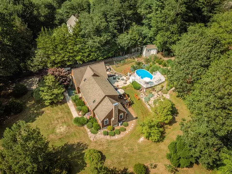 101 Walnut Hill Rd, East Lyme, CT 06333