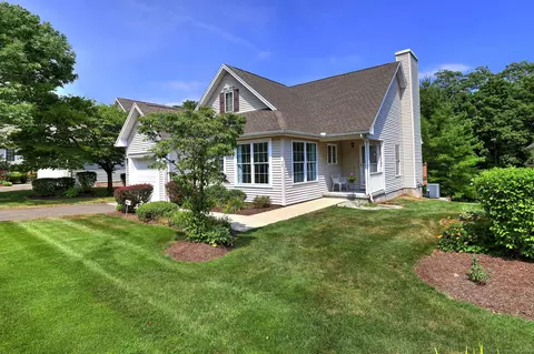 25 Hamden Hills Dr #17, Hamden, CT 06518