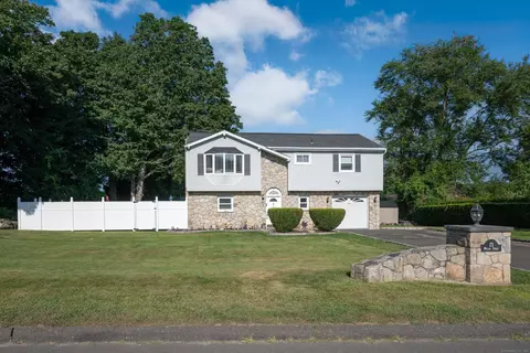 23 Muller St, New Fairfield, CT 06812