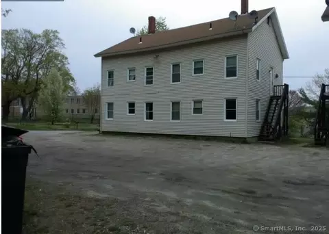 8 High St, Putnam, CT 06260