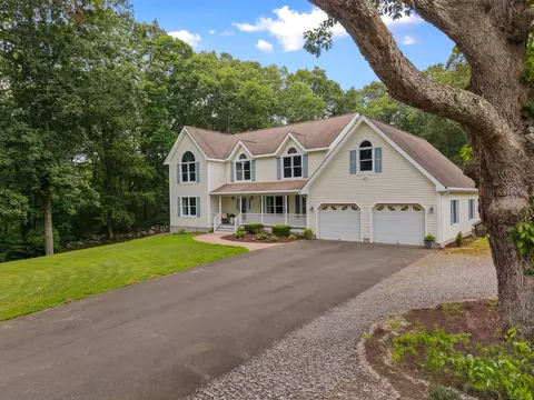 17 Memory Ln, Waterford, CT 06385