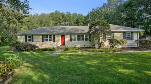 19 High Ridge Pl, Easton, CT 06612