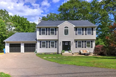 28 Edgewood Ave, Shelton, CT 06484