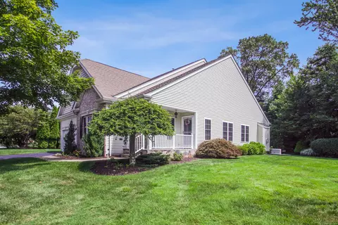 217 Chip Shot Ln #217, Oxford, CT 06478
