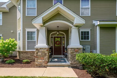 73 Lawrence Ave #73, Danbury, CT 06810