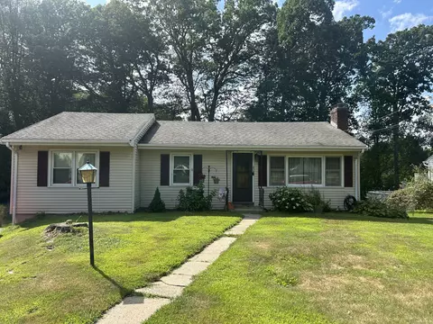204 Robin Hill Rd, Meriden, CT 06450