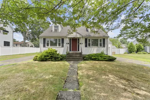 214 Country Rd, Fairfield, CT 06824