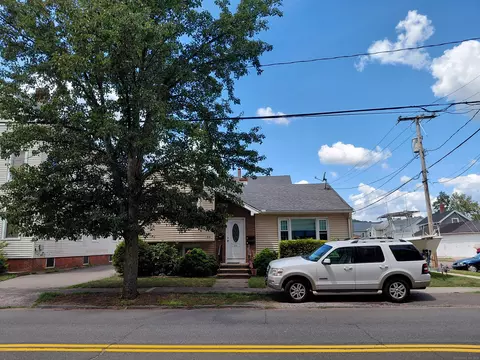 49 S Cherry St, Wallingford, CT 06492