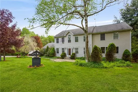 37 Hidden Hill Rd, New Hartford, CT 06057