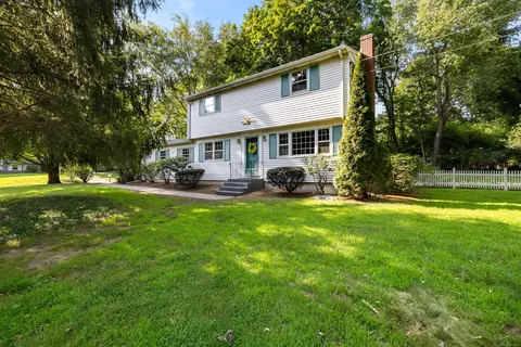 12 Alden Dr, Clinton, CT 06413