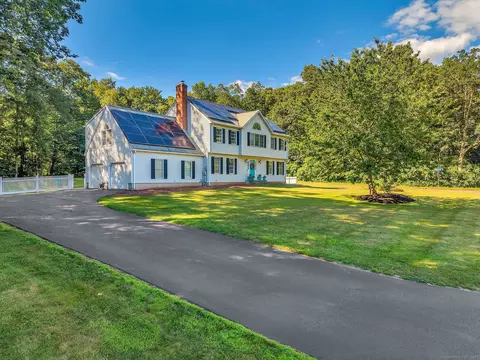 3 Vincent Ct, Clinton, CT 06413