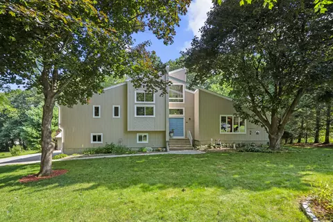 40 Cannon Dr, Amston, CT 06231