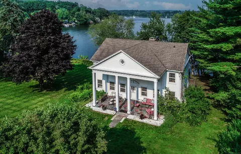 402 Bantam Lake Rd, Morris, CT 06763