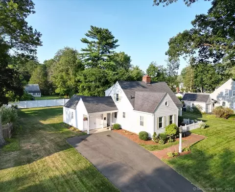 18 Oakwood Rd, Simsbury, CT 06070
