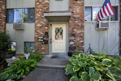 15 Kay Ln #H, Waterbury, CT 06708