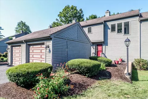 22 Ledgewood Dr #22, Brookfield, CT 06804