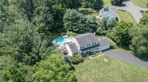 1 Guernsey Rd, Brookfield, CT 06804