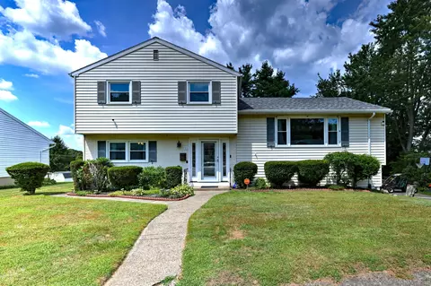 53 Gayfield Rd, Waterbury, CT 06706