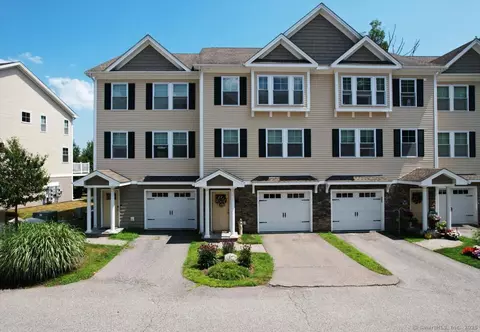 6 Village Xing #6, Niantic, CT 06357