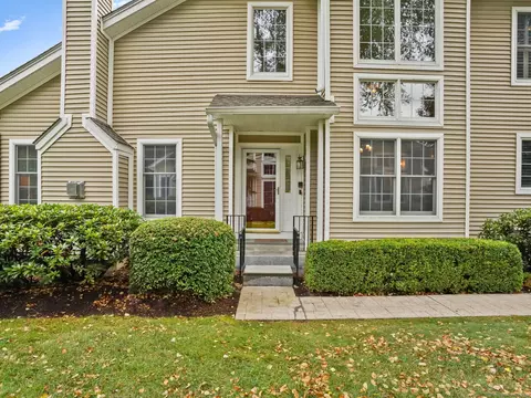7 Regency Cir #7, Trumbull, CT 06611